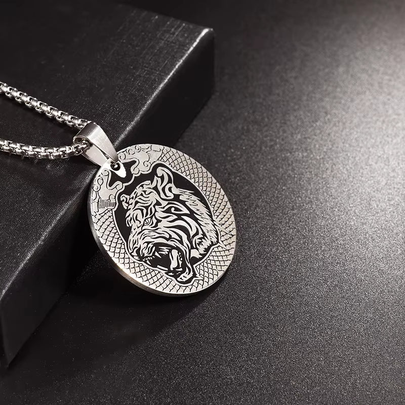 Fashion Domineering Tiger Head Medal Pendant Stainless Steel Animal Necklace Men and Women Hip-Hop Trend Party Jewelry Gift