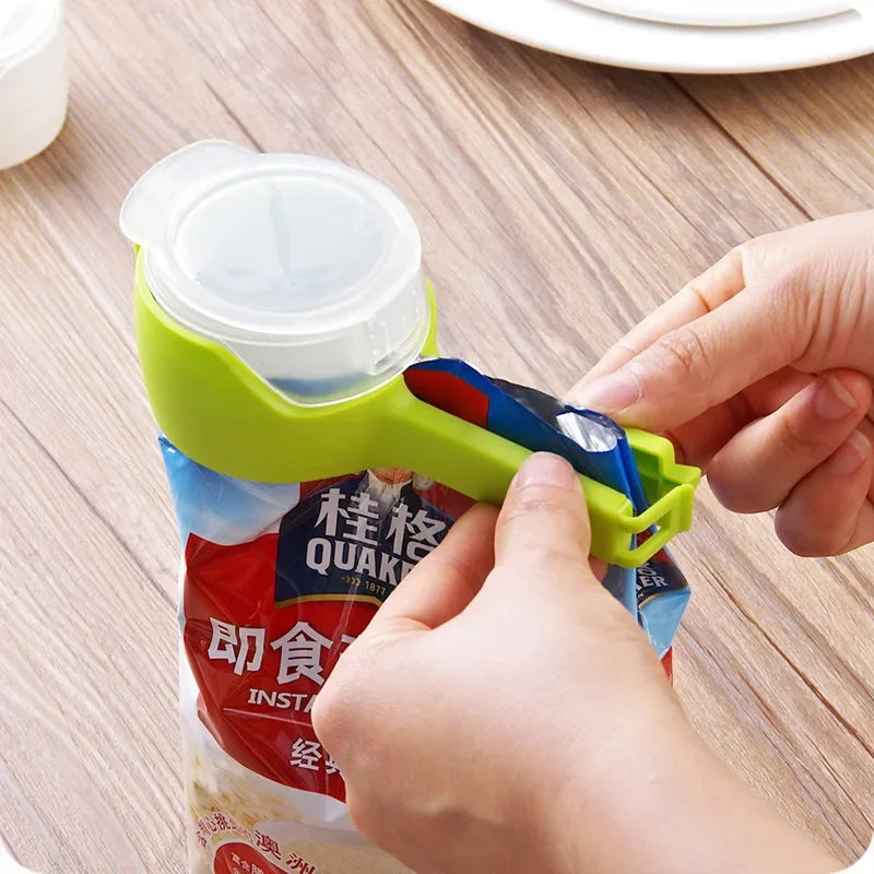 2Pc Bag Clips for Food Food Storage Sealing Clips with Pour Spouts Kitchen Chip Bag Clip Plastic Cap Sealer Clip Kitchen Storage